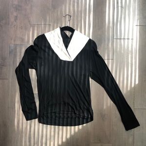 Light Knit Sweater w/ 100% Genuine Leather Neck